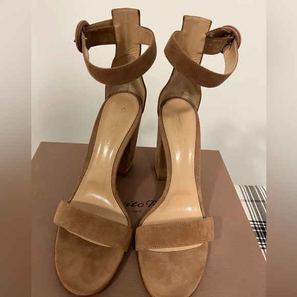 BNWT Authentic Gianvito Rossi Versilia Suede Block Heel Sandal - Picture 1 of 4
